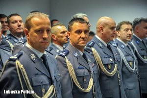 Kadra kierownicza Lubuskiej Policji  - policjanci stojący w szeregu.