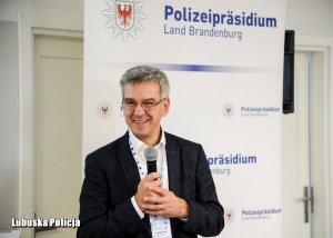 Policjant brandenburskiej Policji.