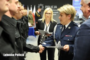 Nadinspektor Helena Michalak podczas ślubowania policjantów