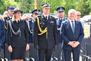 Wojewoda Lubuski oraz funkcjonariusze Straży Pożarnej i Policji na uroczystości.