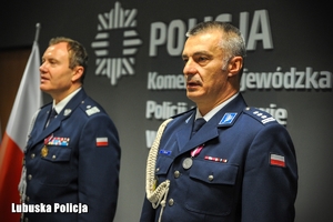 policjanci na sali konferencyjnej