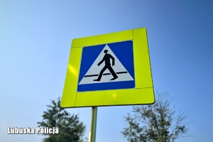 znak informacyjny przejście dla pieszych