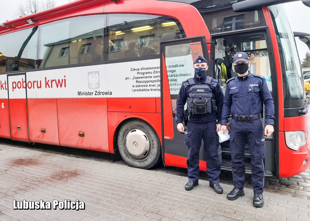 Jeste My By Pomaga Policjanci Podzielili Si Krwi Aktualno Ci