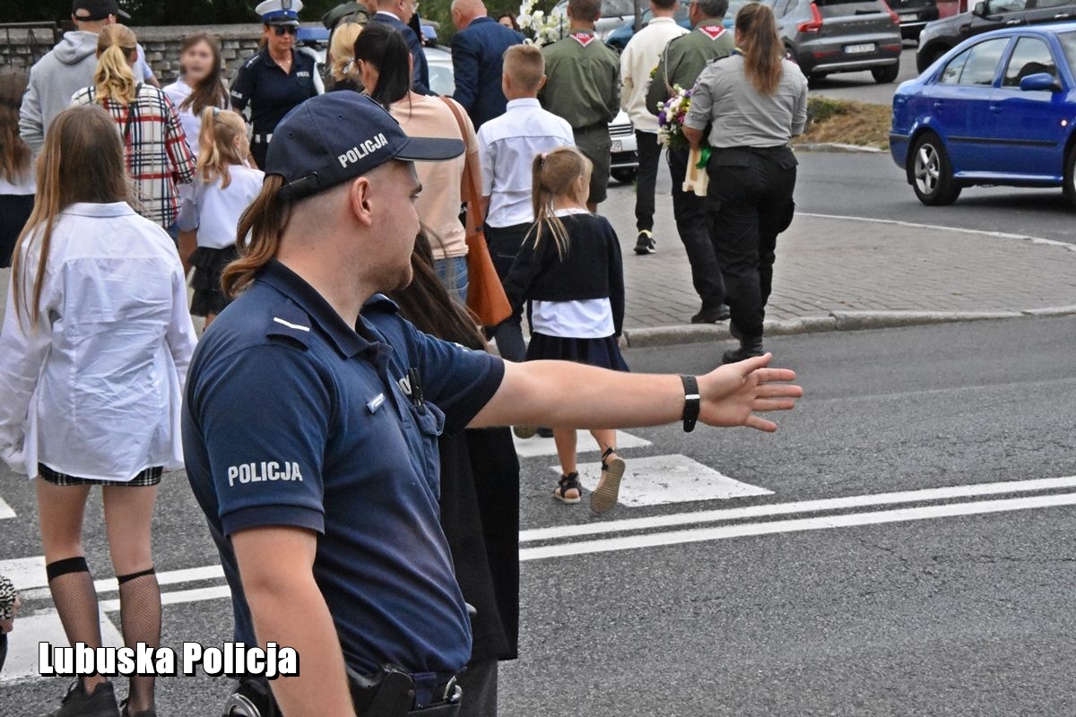 Wojew Dzka Inauguracja Roku Szkolnego Pod Czujnym Okiem Policjant W