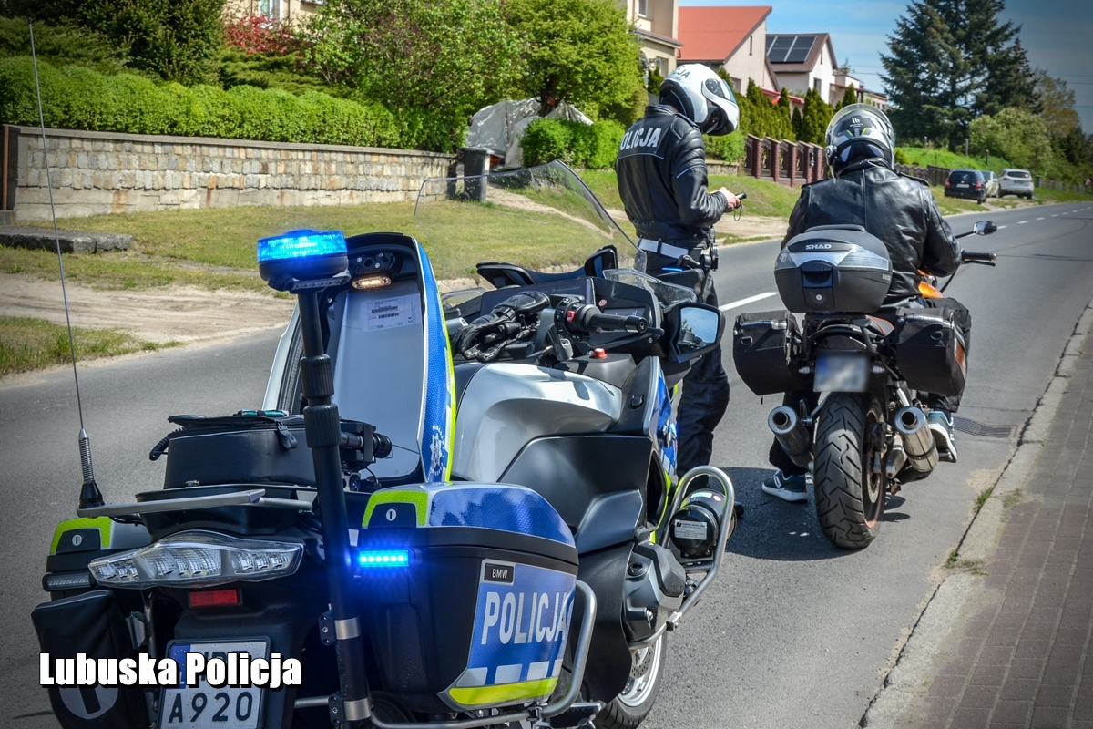 S U Ba Policyjnego Motocyklisty W Oku Kamery Aktualno Ci Policja