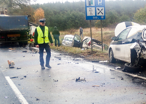 policjant na miejscu wypadku