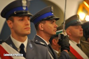 Policjanci pocztu sztandarowego