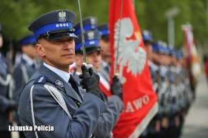 Kompania reprezentacyjna Lubuskiej Policji oraz jej sztandar