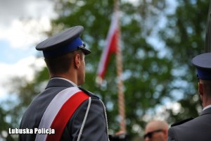 Policjant w czasie uroczystości Święta Konstytucji 3 Maja