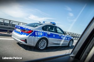 radiowóz BMW policyjnej grupy SPEED w trasie