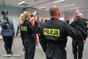 ślubujący policjanci