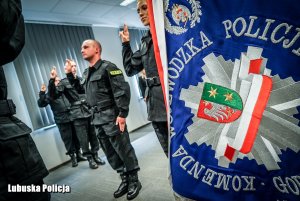 ślubujący policjanci