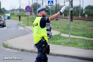 policjant na drodze