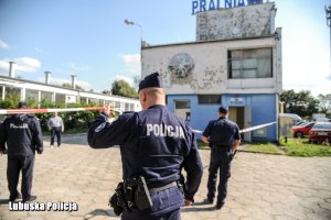 Policjanci na miejscu zdarzenia.