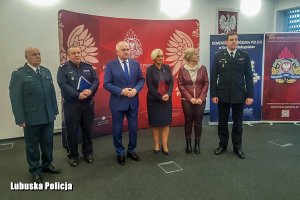 przedstawiciele służb mundurowych i oświaty