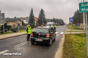 policyjni kadeci podczas działań na drodze