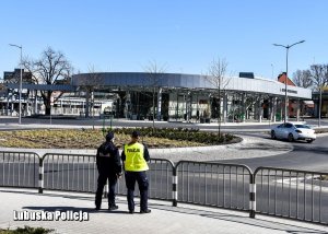 policjanci patrolują ulice Zielonej Góry