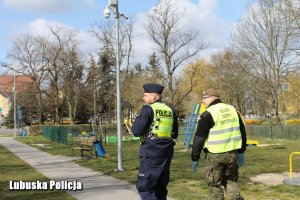 Policyjne czynności w związku z pandemią koronawirusa.