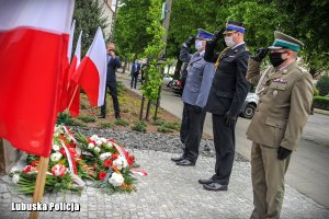 złożenie kwiatów oddanie honorów