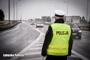 policjant na drodze