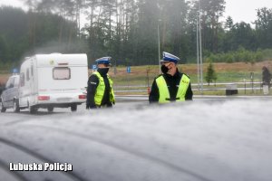policjanci na drodze