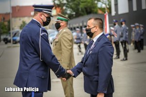 Komendant Wojewódzki Policji w Gorzowie odznacza Starostę Wschowskiego.