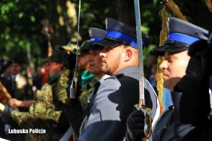 Policjanci z pocztu sztandarowego