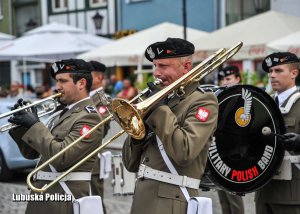 Wojskowa orkiestra.