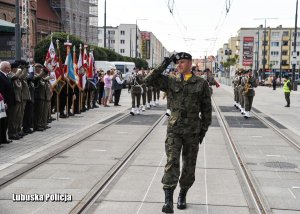 Żołnierze na uroczystym apelu.