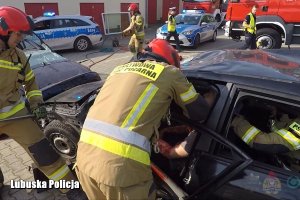 służby podczas akcji ratunkowej