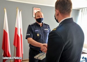 Komendant Wojewódzki Policji w Gorzowie Wielkopolskim dziękuje za współpracę ze Strażą Pożarną.