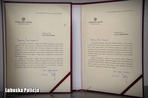Listy gratulacyjne dla policjantów od wojewody Lubuskiego