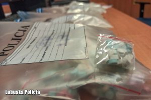 Zabezpieczone woreczki z tabletkami ecstasy