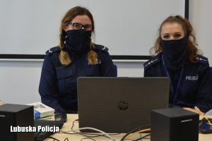 Policjantki edukujące online