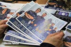 ulotki promujące służbę w Lubuskiej Policji