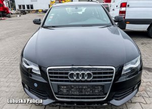 Pojazd osobowy marki Audi odzyskany przez policjantów.