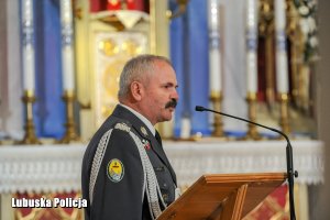 Generał Wojska Polskiego przemawia w kościele