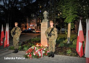 Warta honorowa przy pomniku Rotmistrza Pileckiego