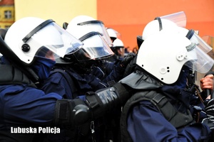 Policjanci oddziałów prewencji