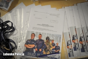 Kwestionariusze osobowe dotyczące rekrutacji do służby w Policji.