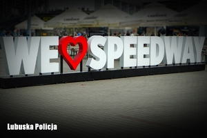 Napis We love speedway