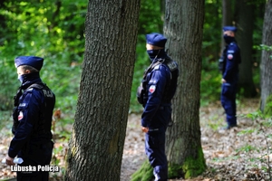 Policjanci z Oddziałów Prewencji w poszukiwaniu osoby zaginionej