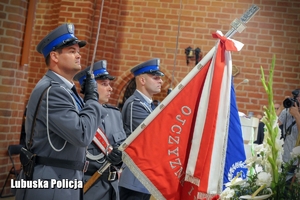 Poczet Sztandarowy Komendy Wojewódzkiej Policji w Gorzowie Wielkopolskim w kościele.