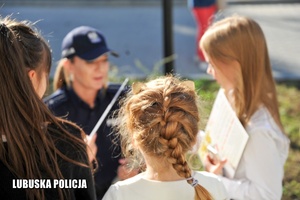policjantka i dzieci