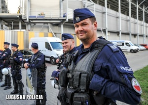 Policjanci oddziałów prewencji podczas zabezpieczenia