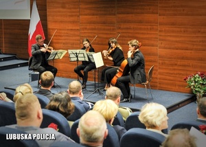 Koncert kwartetu smyczkowego na gali z okazji 100-lecia Służby Cywilnej.