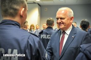 Wojewoda Lubuski gratuluje policjantowi