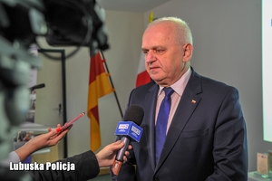 Wojewoda podczas wywiadu