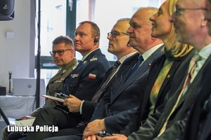 Policjanci i zaproszeni goście na konferencji