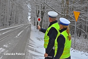 Policjanci ruchu drogowego przygotowani do kontroli